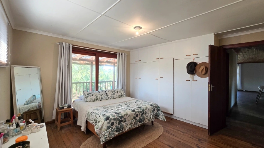 6 Bedroom Property for Sale in Cove Rock Eastern Cape